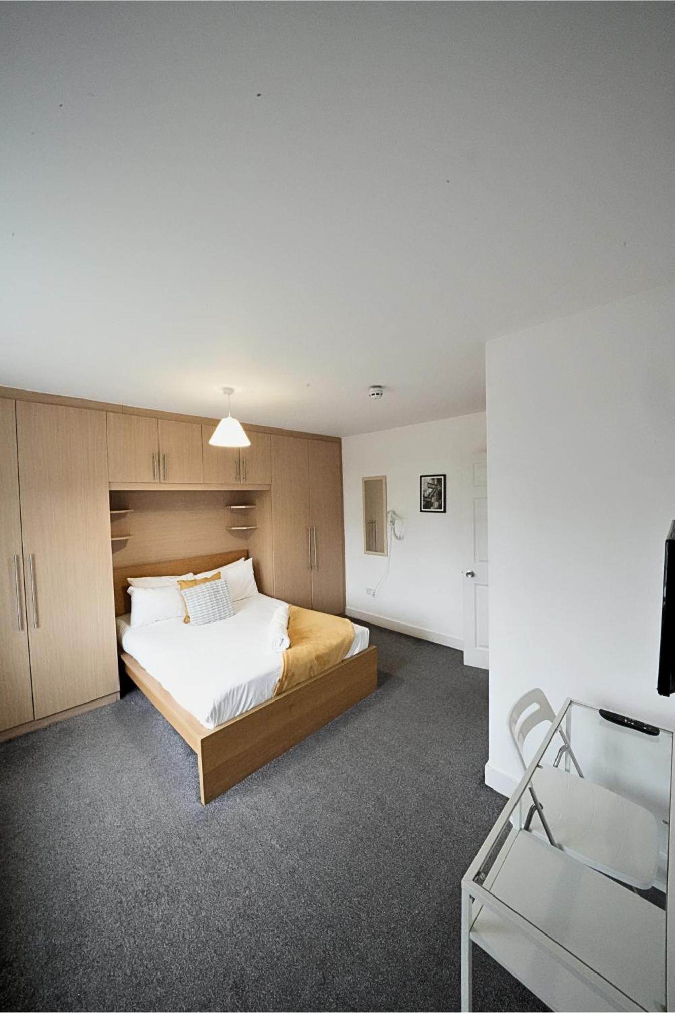 The Great Airport Place-Private Bedrooms With Private Bathroom-1 Bus To Heathrow Airport-5 Minutes By Car- Helpful Advice From Our Team Harmondsworth Esterno foto