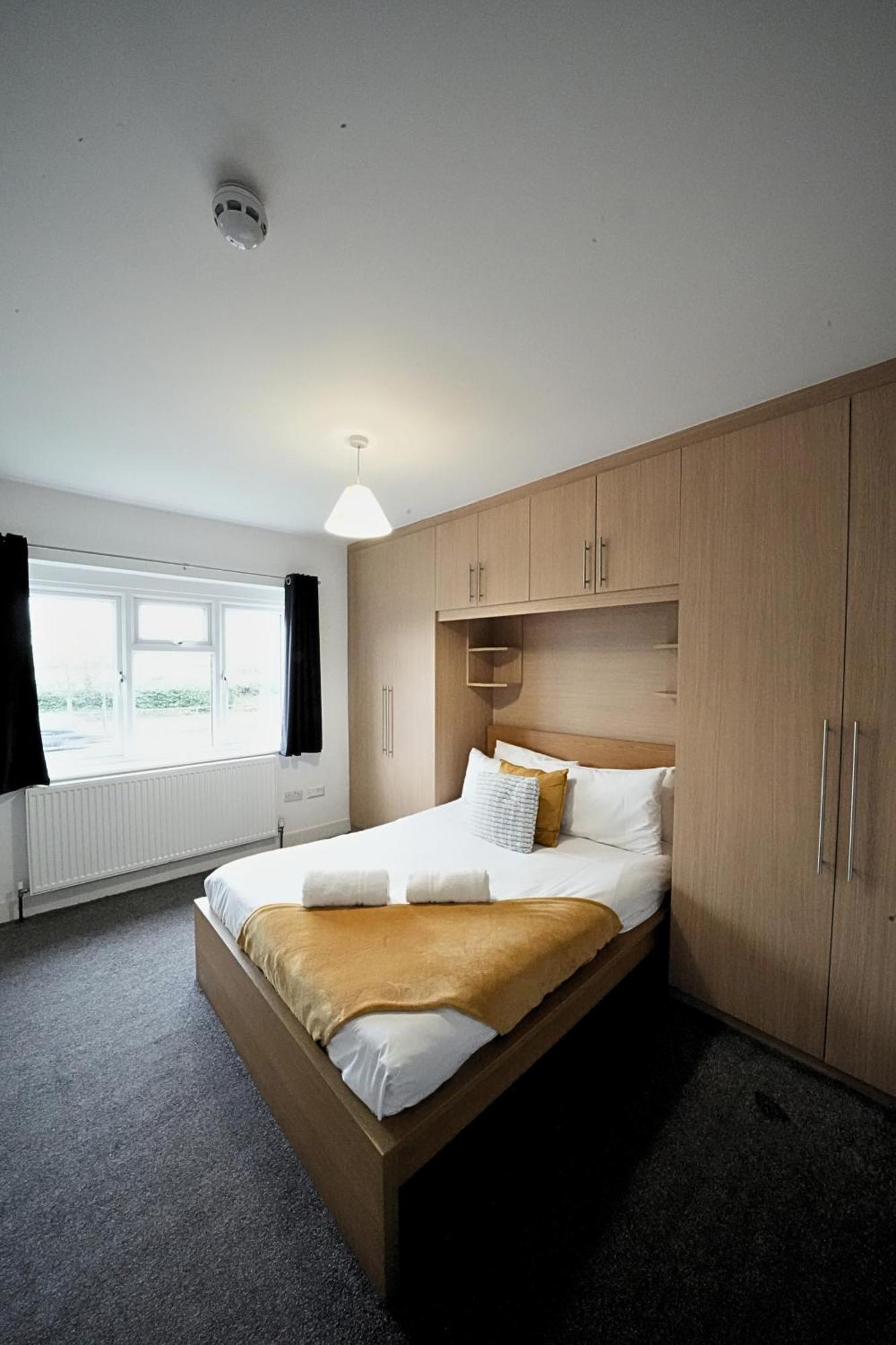 The Great Airport Place-Private Bedrooms With Private Bathroom-1 Bus To Heathrow Airport-5 Minutes By Car- Helpful Advice From Our Team Harmondsworth Esterno foto
