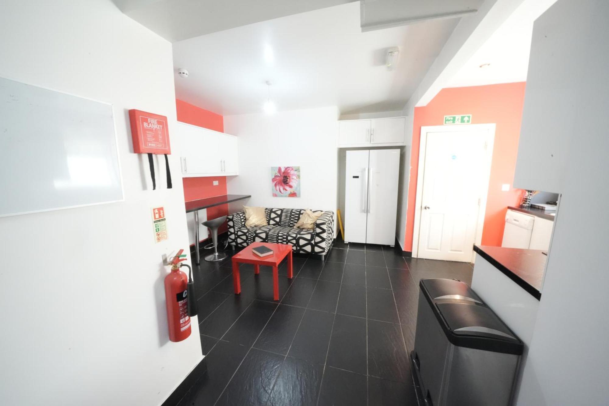 The Great Airport Place-Private Bedrooms With Private Bathroom-1 Bus To Heathrow Airport-5 Minutes By Car- Helpful Advice From Our Team Harmondsworth Esterno foto