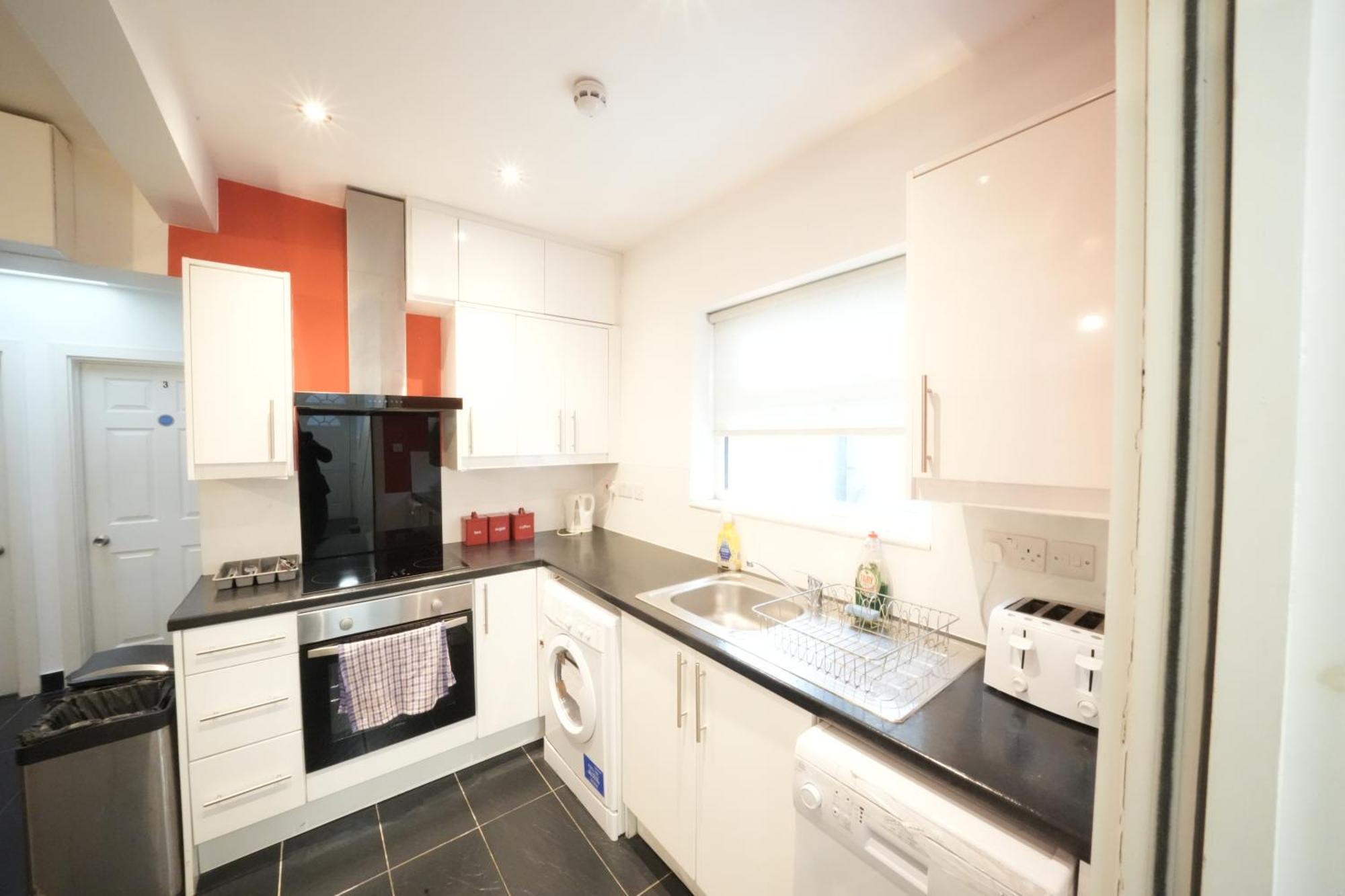 The Great Airport Place-Private Bedrooms With Private Bathroom-1 Bus To Heathrow Airport-5 Minutes By Car- Helpful Advice From Our Team Harmondsworth Esterno foto