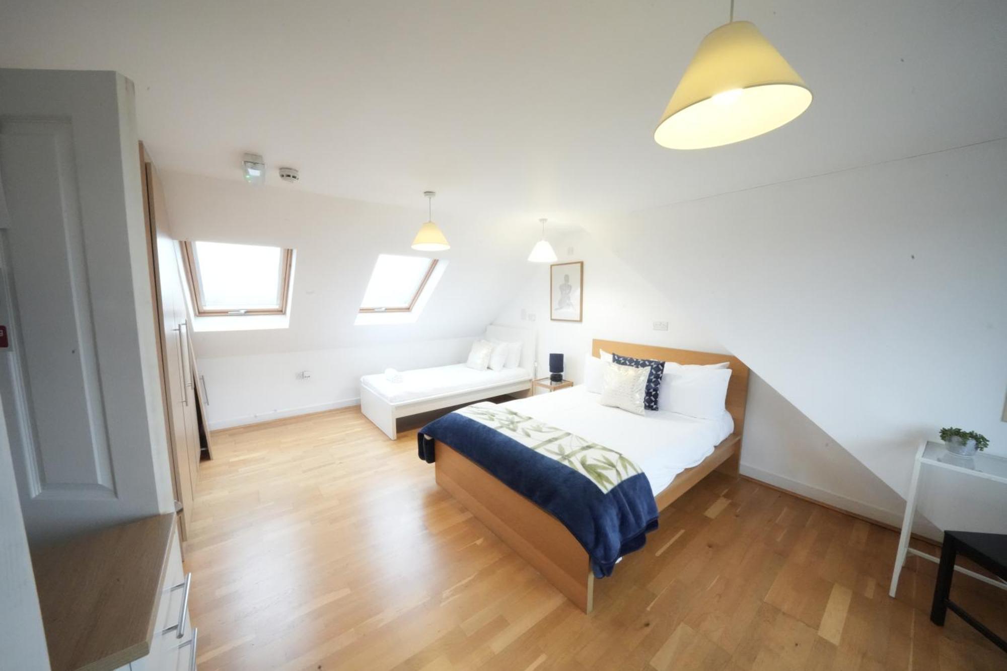 The Great Airport Place-Private Bedrooms With Private Bathroom-1 Bus To Heathrow Airport-5 Minutes By Car- Helpful Advice From Our Team Harmondsworth Esterno foto