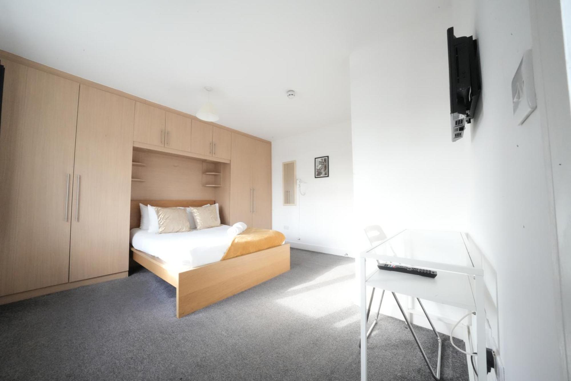 The Great Airport Place-Private Bedrooms With Private Bathroom-1 Bus To Heathrow Airport-5 Minutes By Car- Helpful Advice From Our Team Harmondsworth Esterno foto