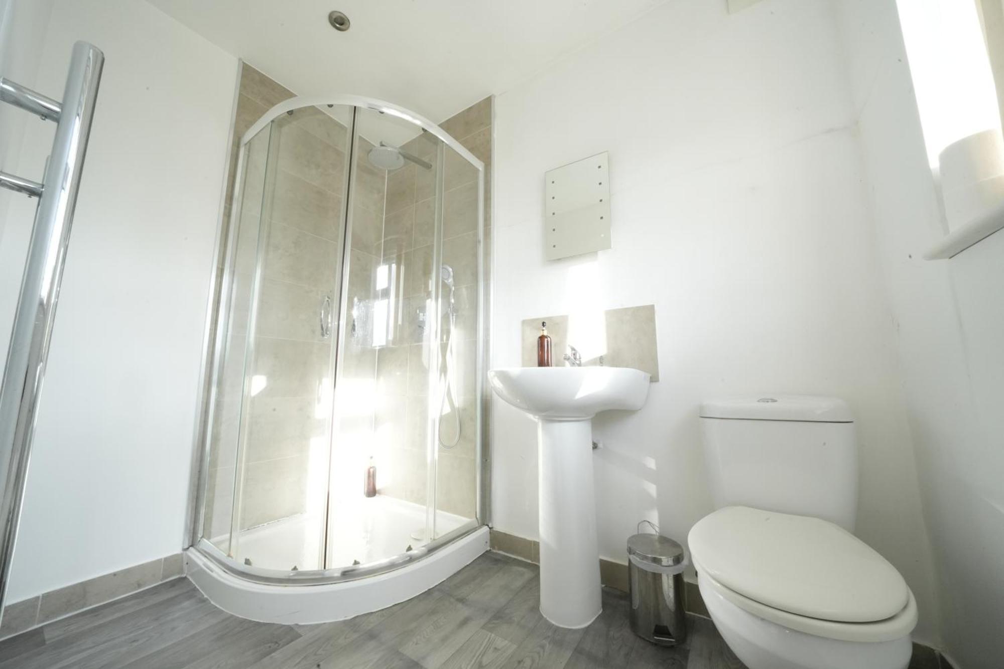 The Great Airport Place-Private Bedrooms With Private Bathroom-1 Bus To Heathrow Airport-5 Minutes By Car- Helpful Advice From Our Team Harmondsworth Esterno foto