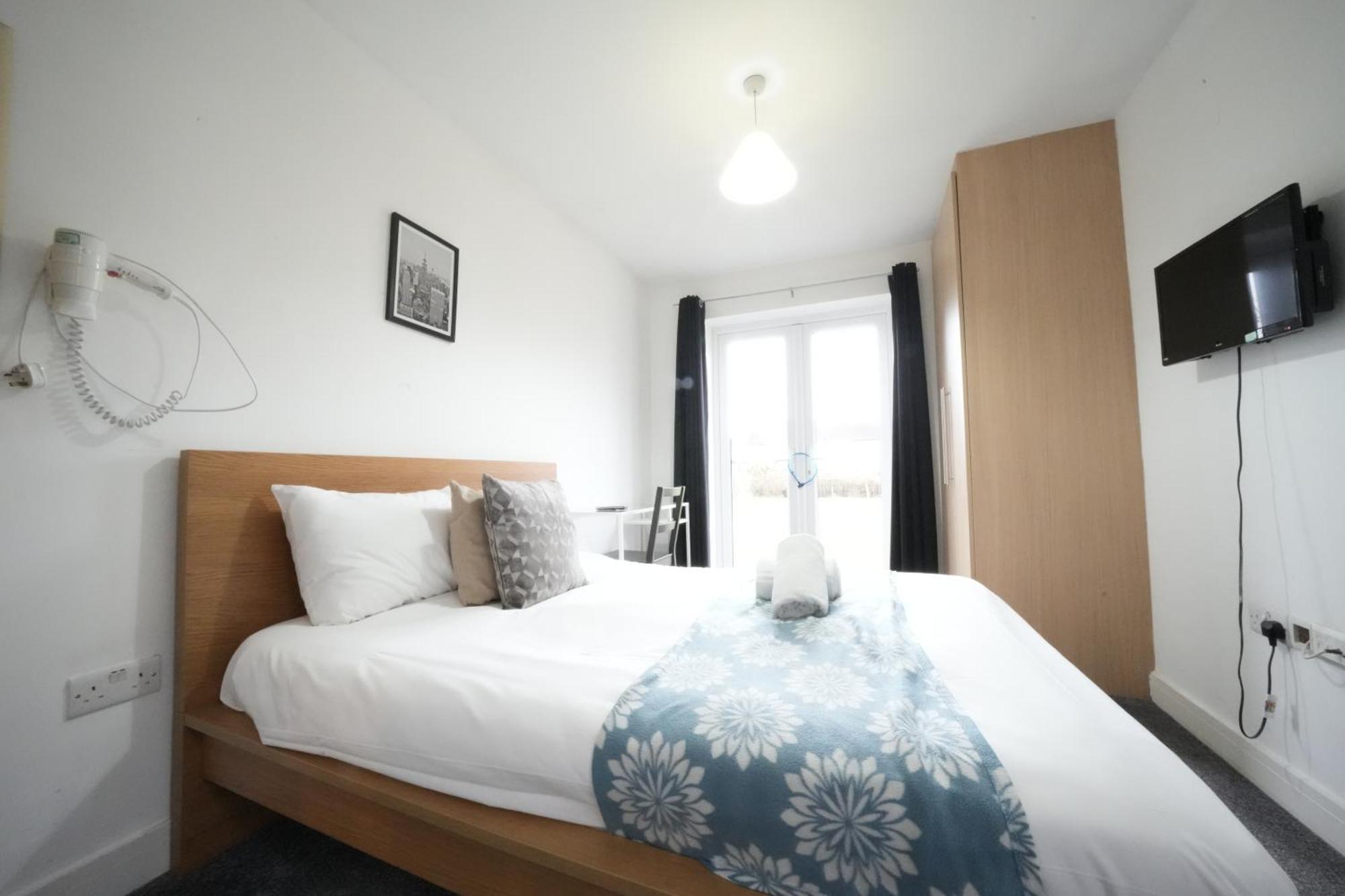 The Great Airport Place-Private Bedrooms With Private Bathroom-1 Bus To Heathrow Airport-5 Minutes By Car- Helpful Advice From Our Team Harmondsworth Esterno foto