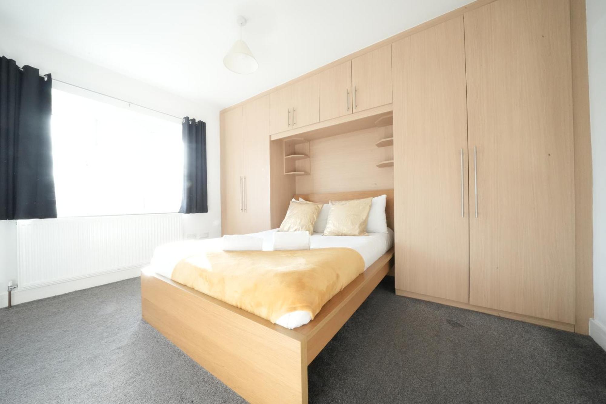 The Great Airport Place-Private Bedrooms With Private Bathroom-1 Bus To Heathrow Airport-5 Minutes By Car- Helpful Advice From Our Team Harmondsworth Esterno foto