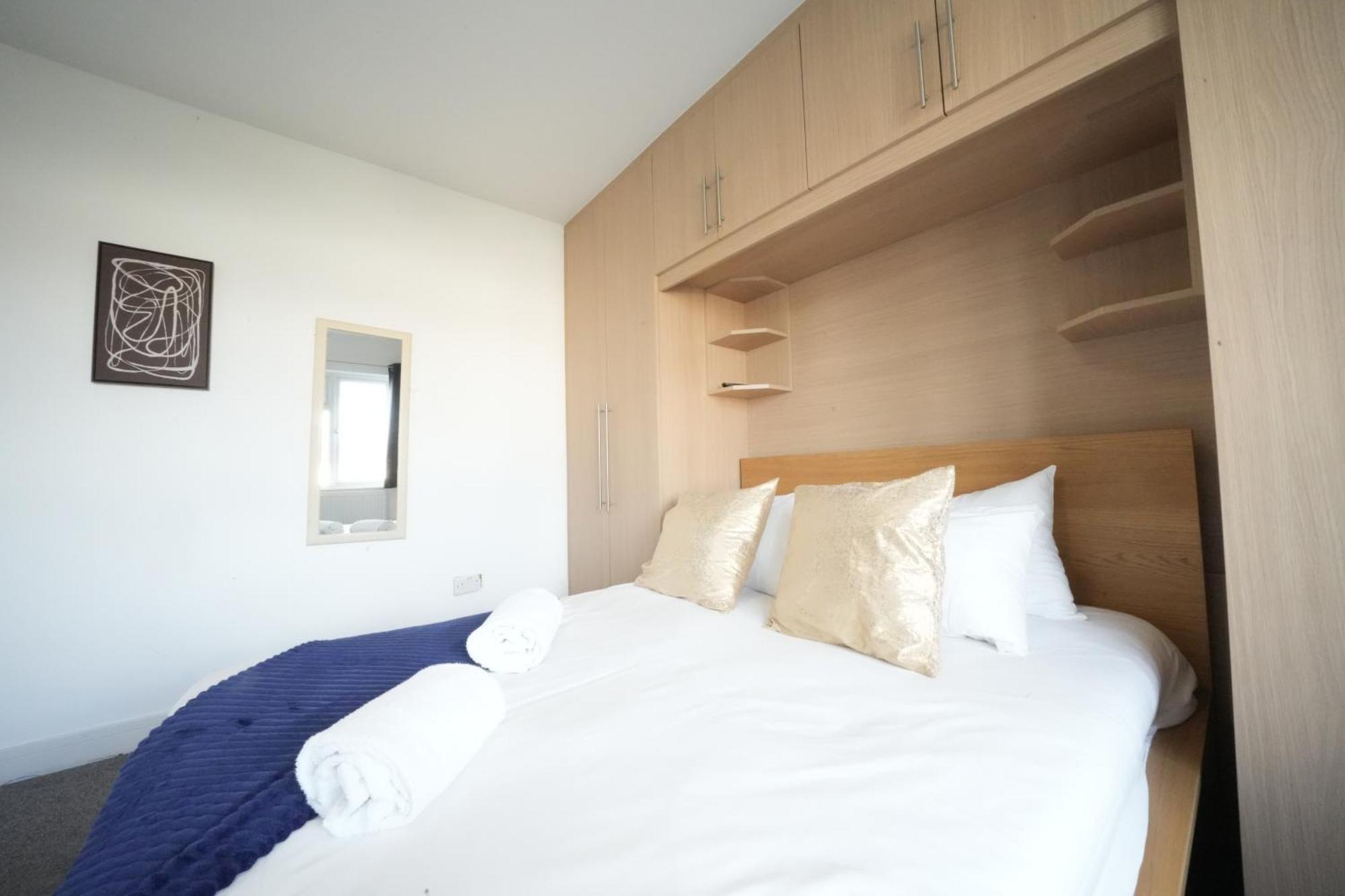 The Great Airport Place-Private Bedrooms With Private Bathroom-1 Bus To Heathrow Airport-5 Minutes By Car- Helpful Advice From Our Team Harmondsworth Esterno foto