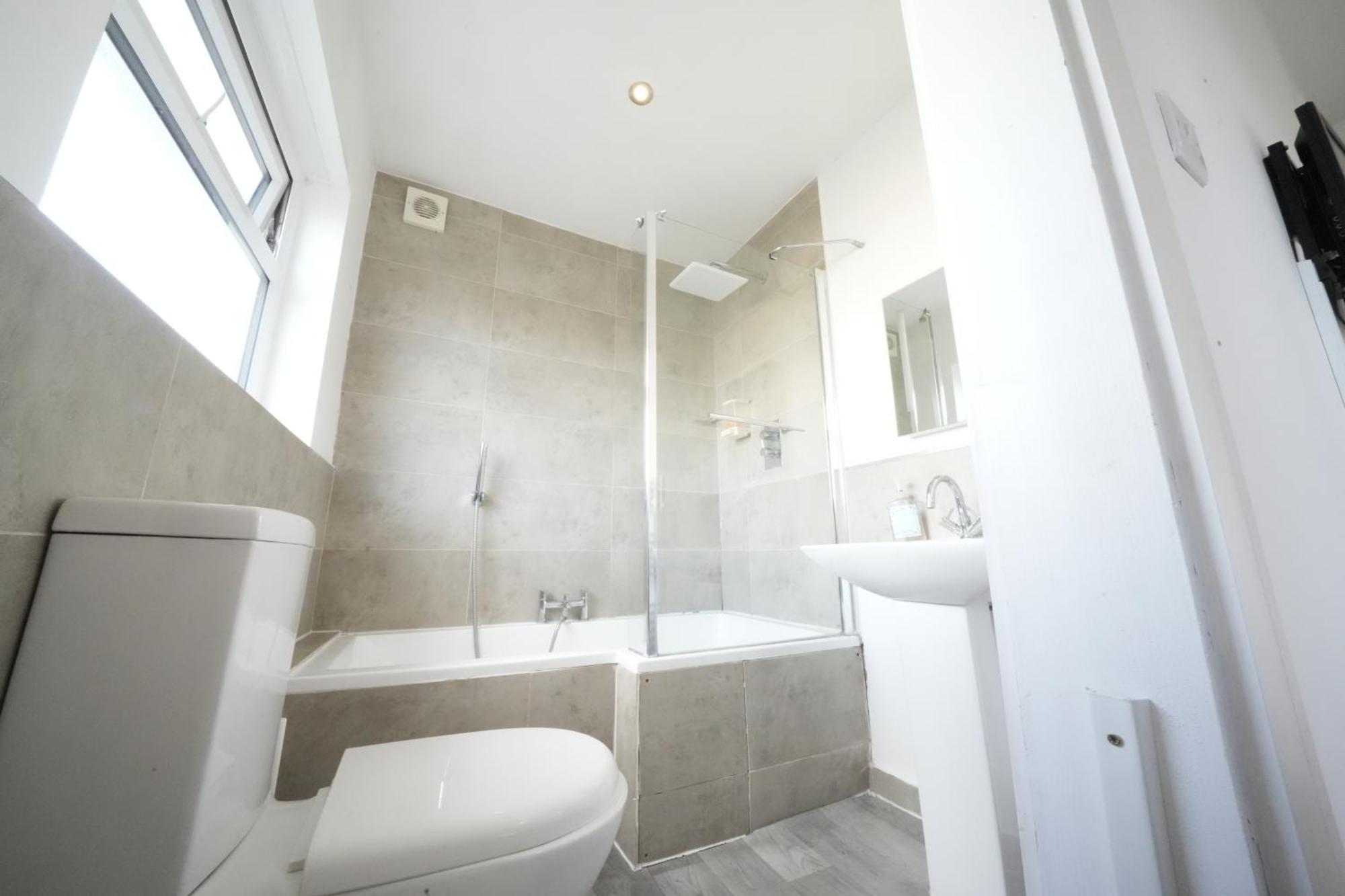 The Great Airport Place-Private Bedrooms With Private Bathroom-1 Bus To Heathrow Airport-5 Minutes By Car- Helpful Advice From Our Team Harmondsworth Esterno foto