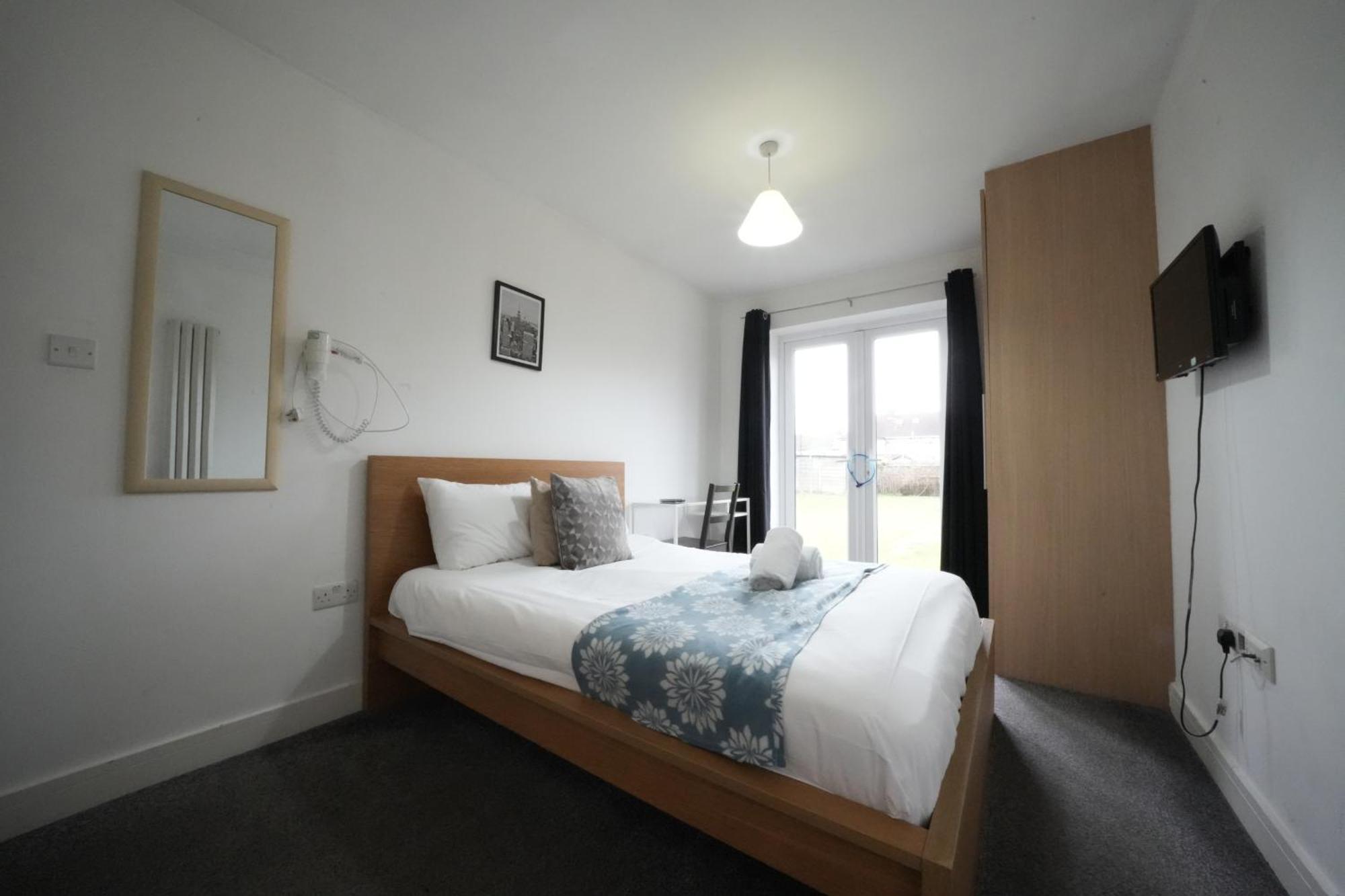 The Great Airport Place-Private Bedrooms With Private Bathroom-1 Bus To Heathrow Airport-5 Minutes By Car- Helpful Advice From Our Team Harmondsworth Esterno foto