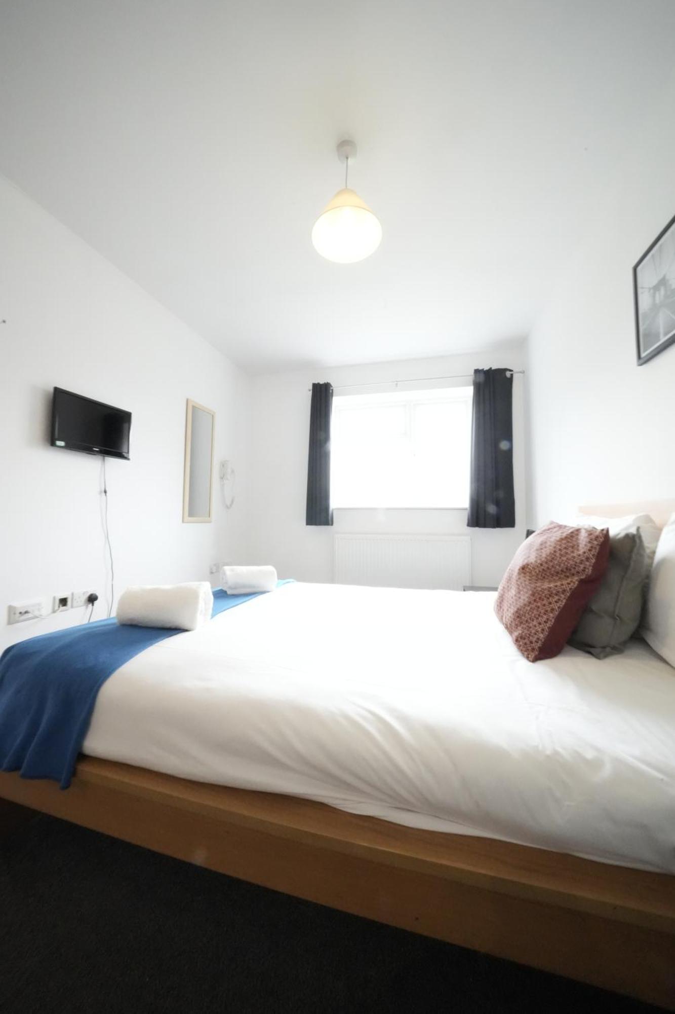 The Great Airport Place-Private Bedrooms With Private Bathroom-1 Bus To Heathrow Airport-5 Minutes By Car- Helpful Advice From Our Team Harmondsworth Esterno foto