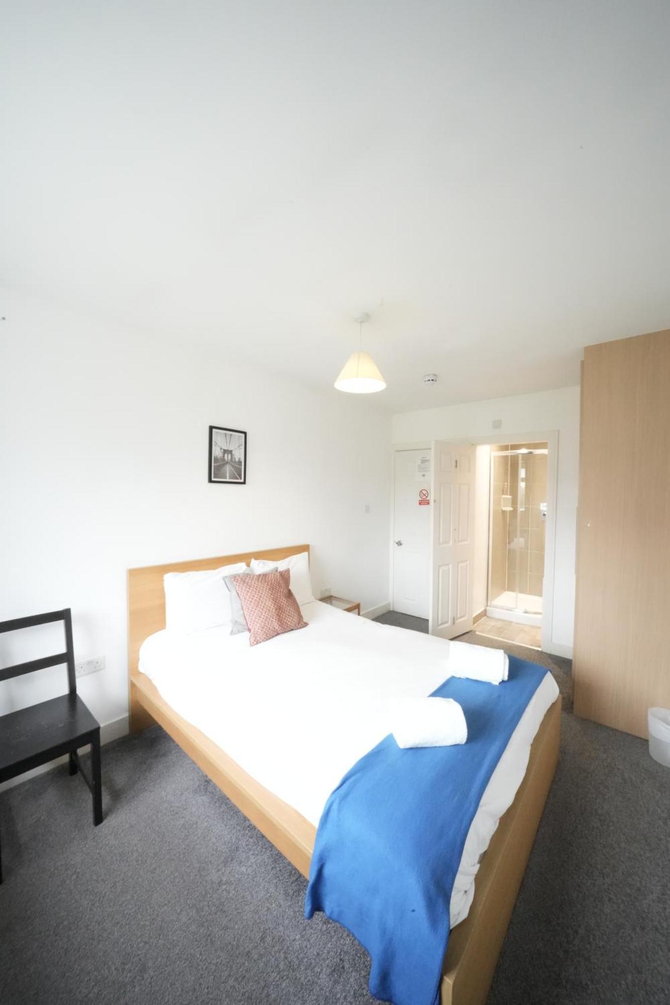 The Great Airport Place-Private Bedrooms With Private Bathroom-1 Bus To Heathrow Airport-5 Minutes By Car- Helpful Advice From Our Team Harmondsworth Esterno foto